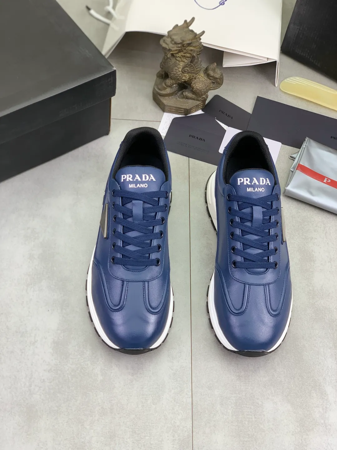 Men's men's shoes P600 💰[actual price] top quality, new popular models on the official website, timeless for a century, 🆘 The trendy brand (Prada) mainly promotes popular models, avant-garde and versatile fashionable men's shoes, privately molded, with cowhide splicing and 1:1 oil edge treatment... fashionable and simple, original imported cowhide with python skin, cowhide leather lining for feet; the atmosphere and personality are more fashionable, eye-catching and pursuing class. It will subvert the old idea and be a must-have for fashionistas who want to spend time with you! Must keep it! High-end comfortable and low-cost, high-end quality workmanship. Size: 38-45 4️⃣ colors available. full package